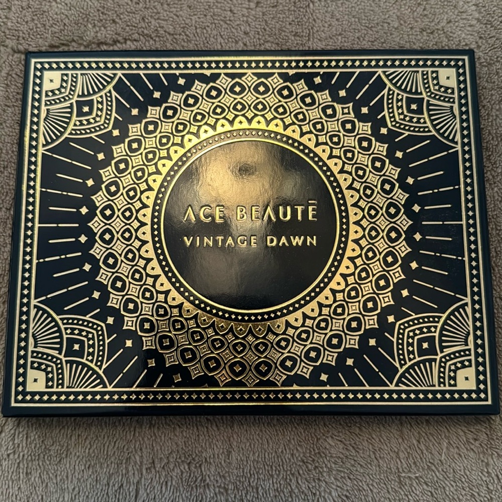 ACE BEAUTE VINTAGE DAWN PALETTE